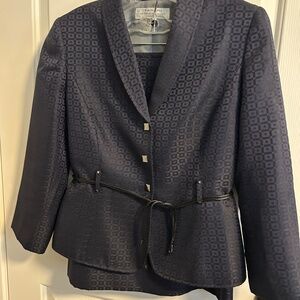 Tahari Arthur S. Levine Navy Textured Skirt Suit - 6P